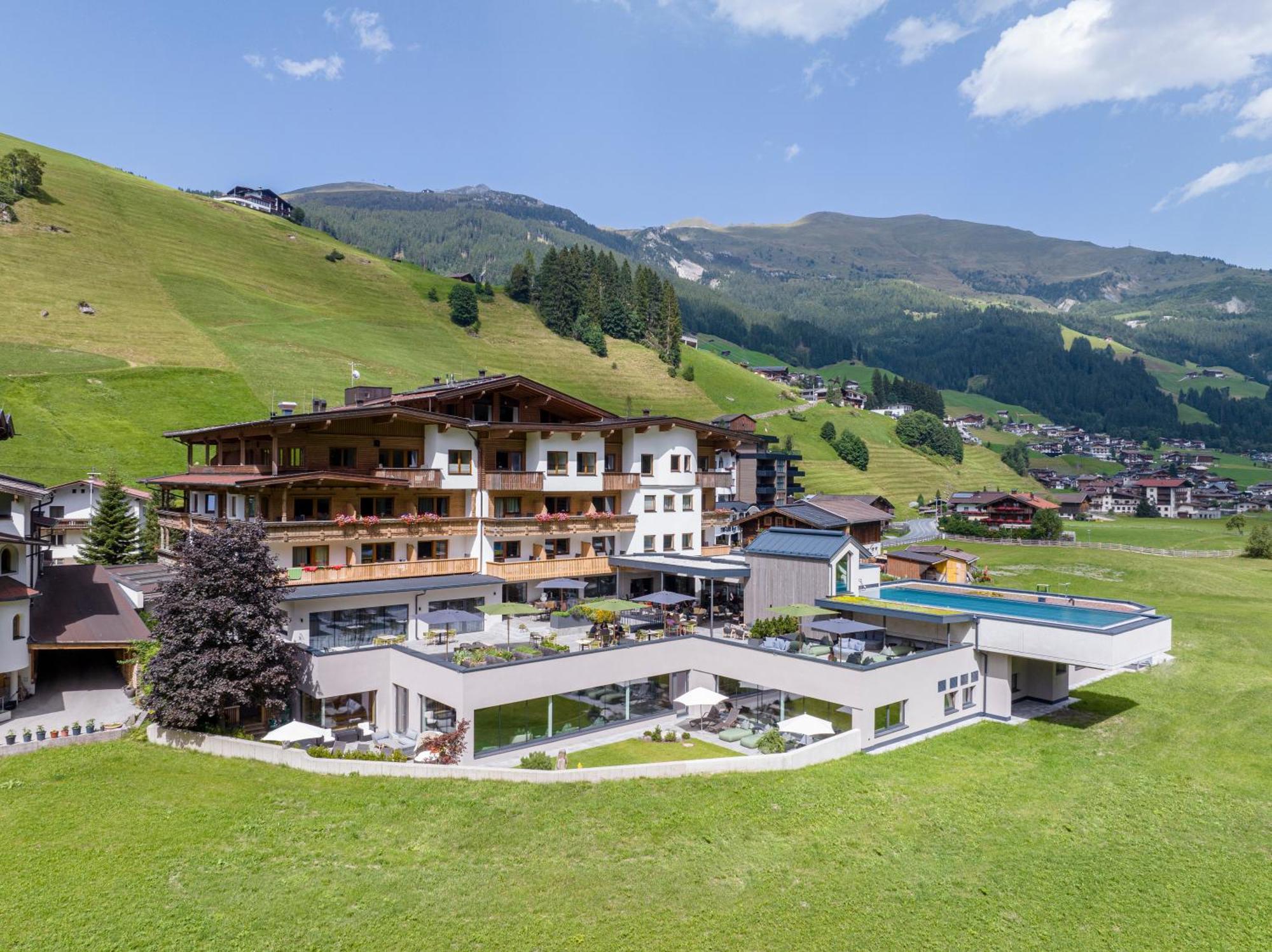 Natur-&Wanderhotel Tuxertal Eksteriør billede