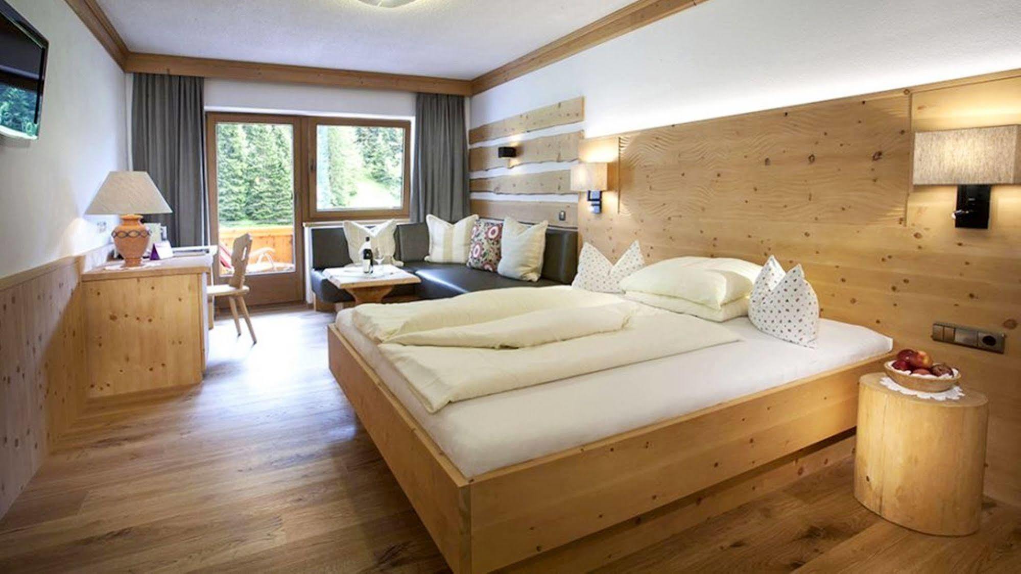 Natur-&Wanderhotel Tuxertal Eksteriør billede