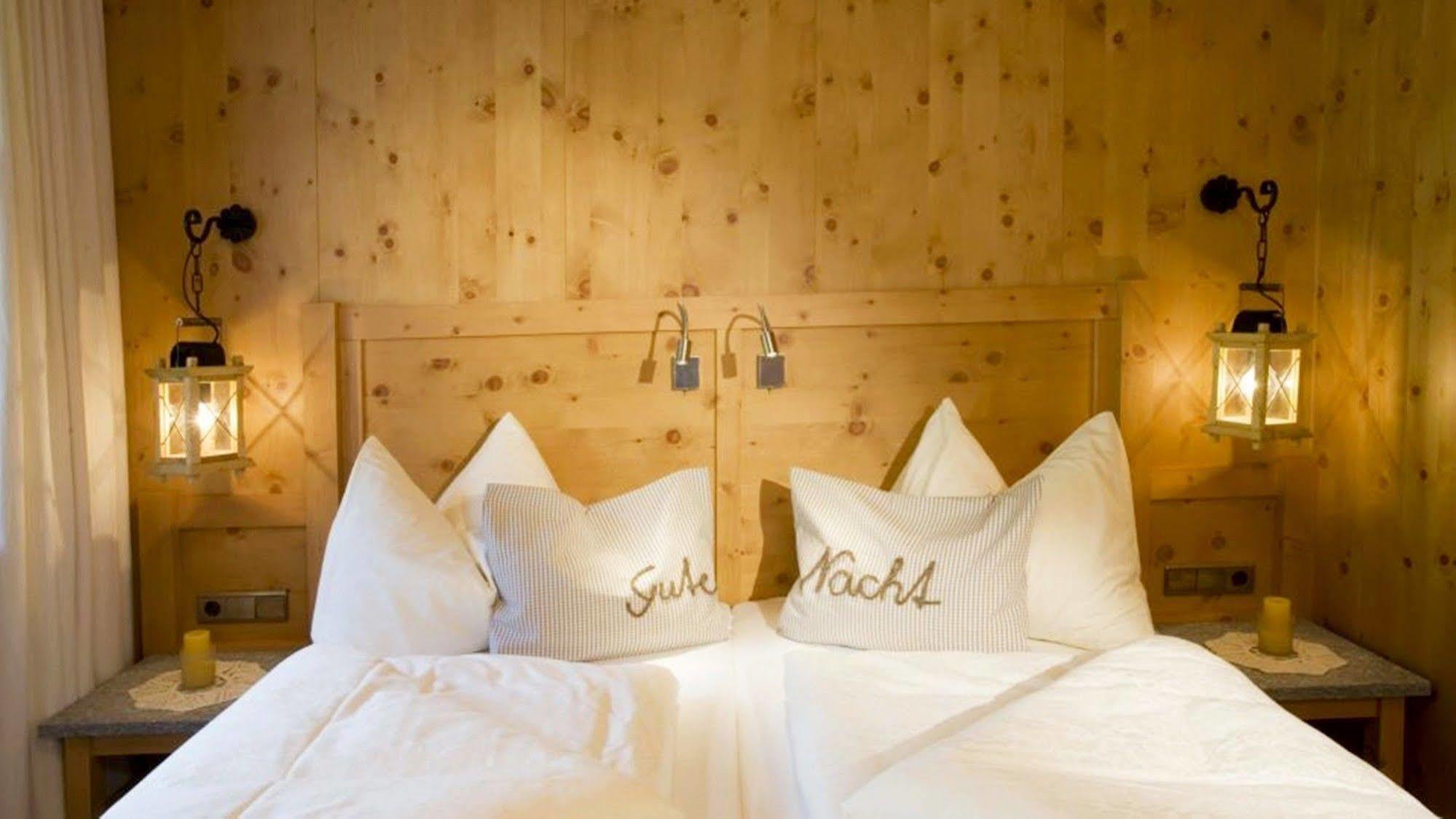 Natur-&Wanderhotel Tuxertal Eksteriør billede