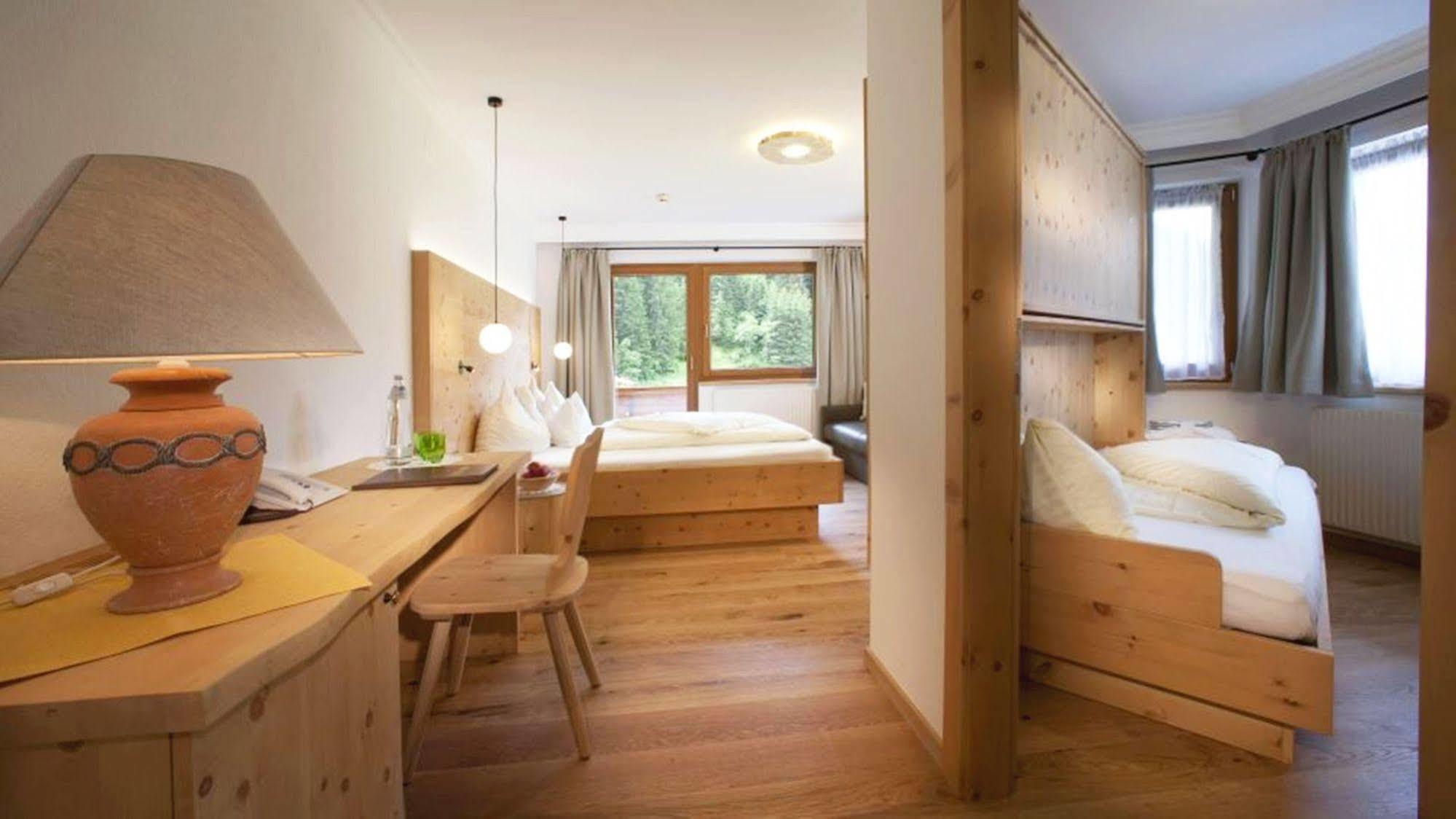 Natur-&Wanderhotel Tuxertal Eksteriør billede