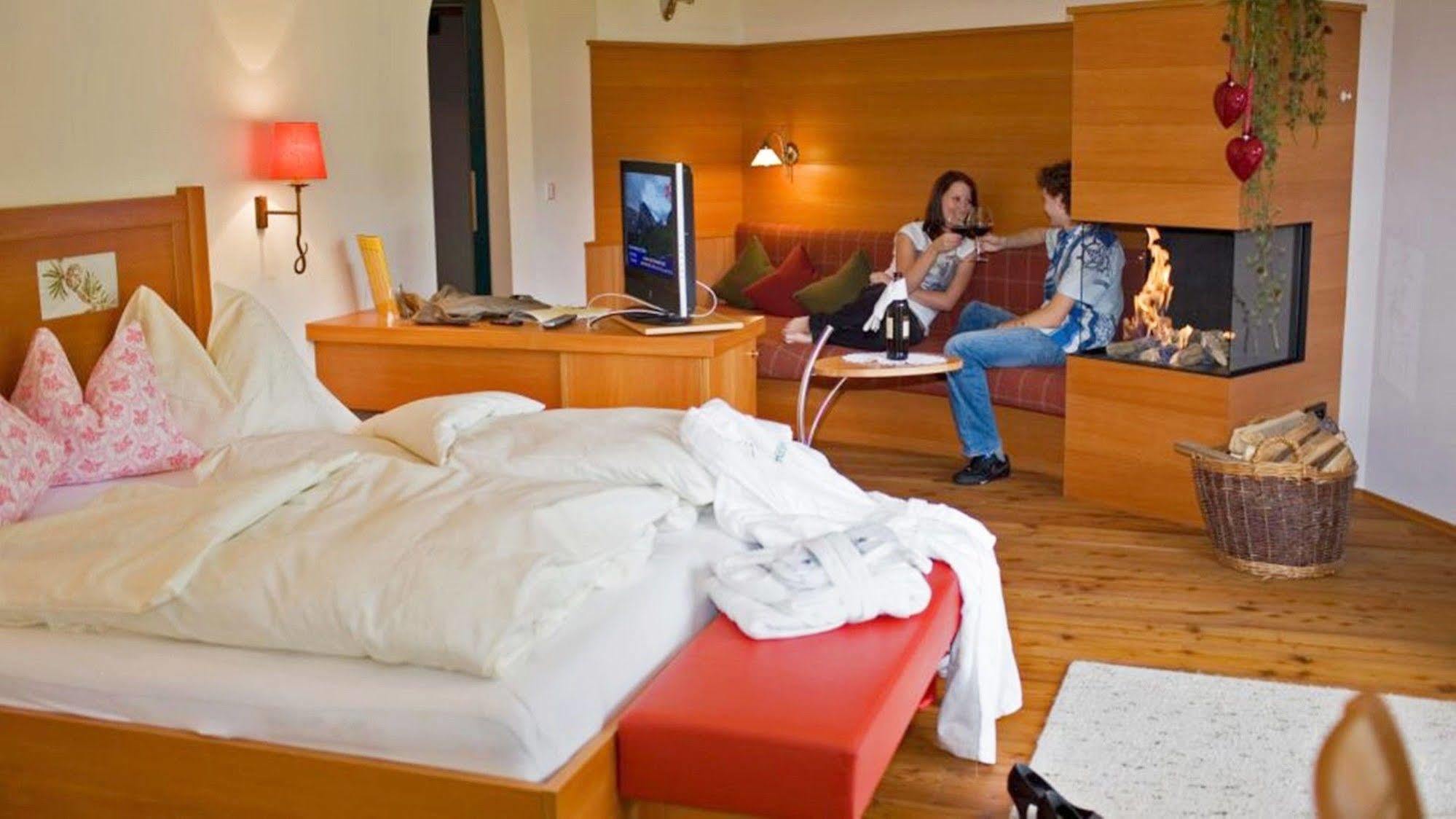 Natur-&Wanderhotel Tuxertal Eksteriør billede