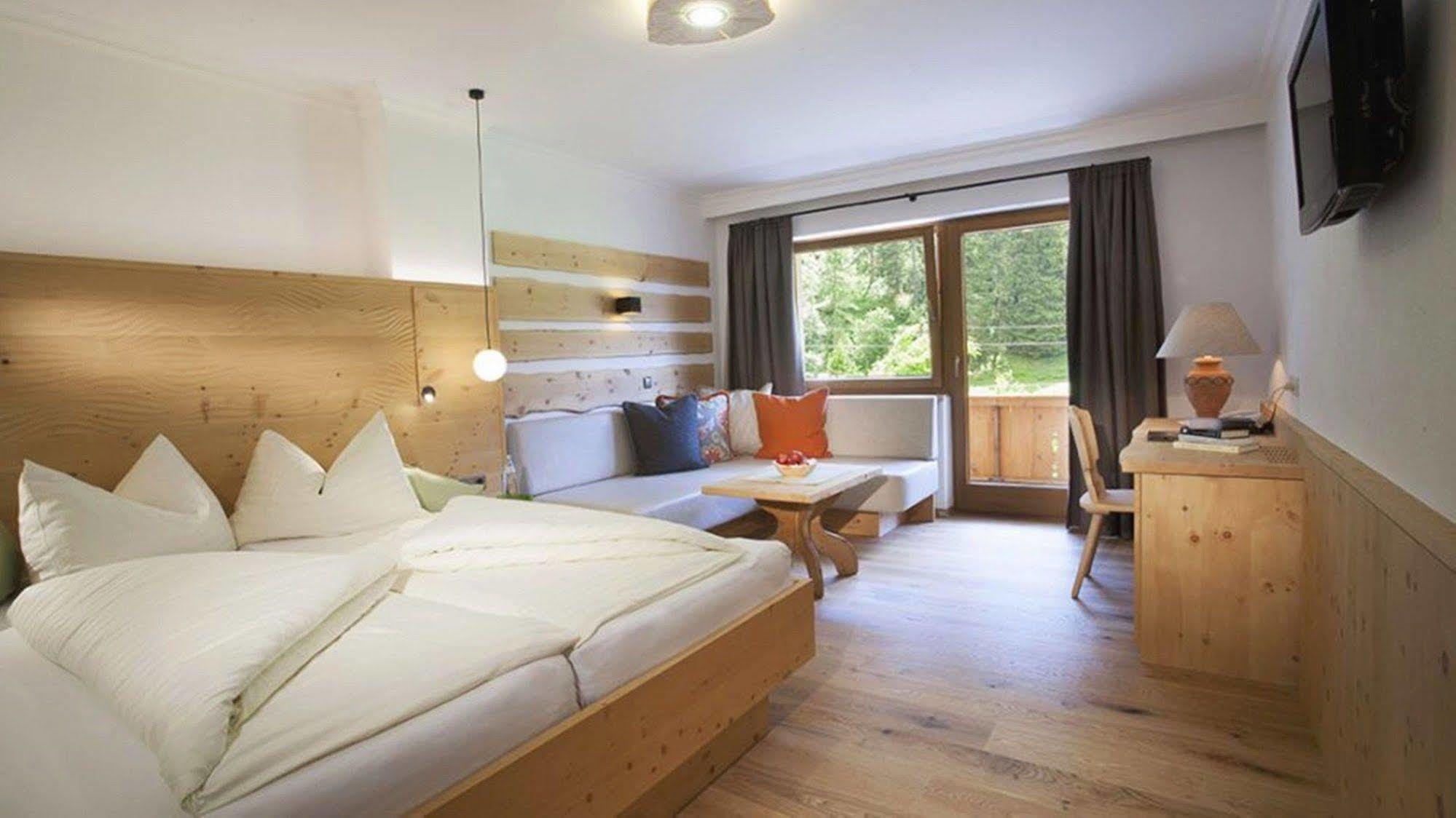 Natur-&Wanderhotel Tuxertal Eksteriør billede