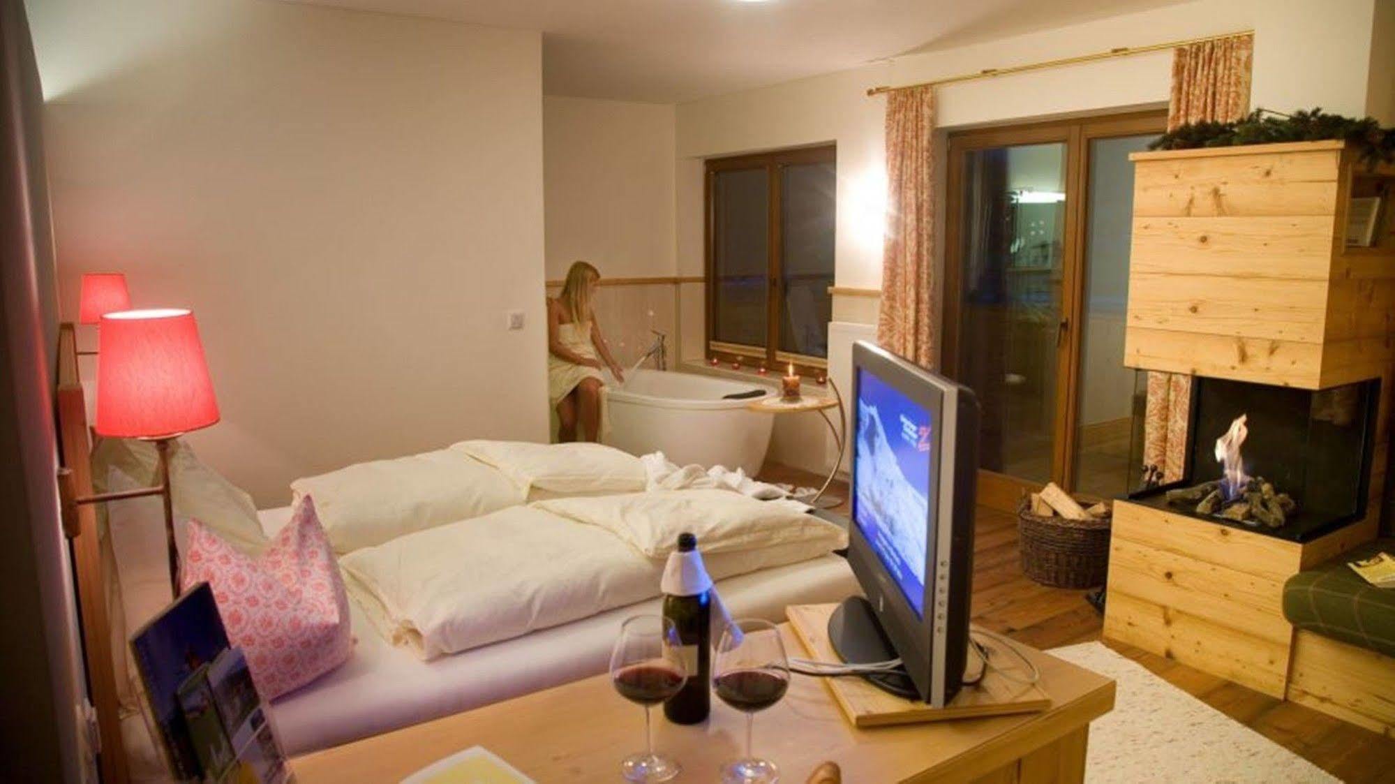 Natur-&Wanderhotel Tuxertal Eksteriør billede