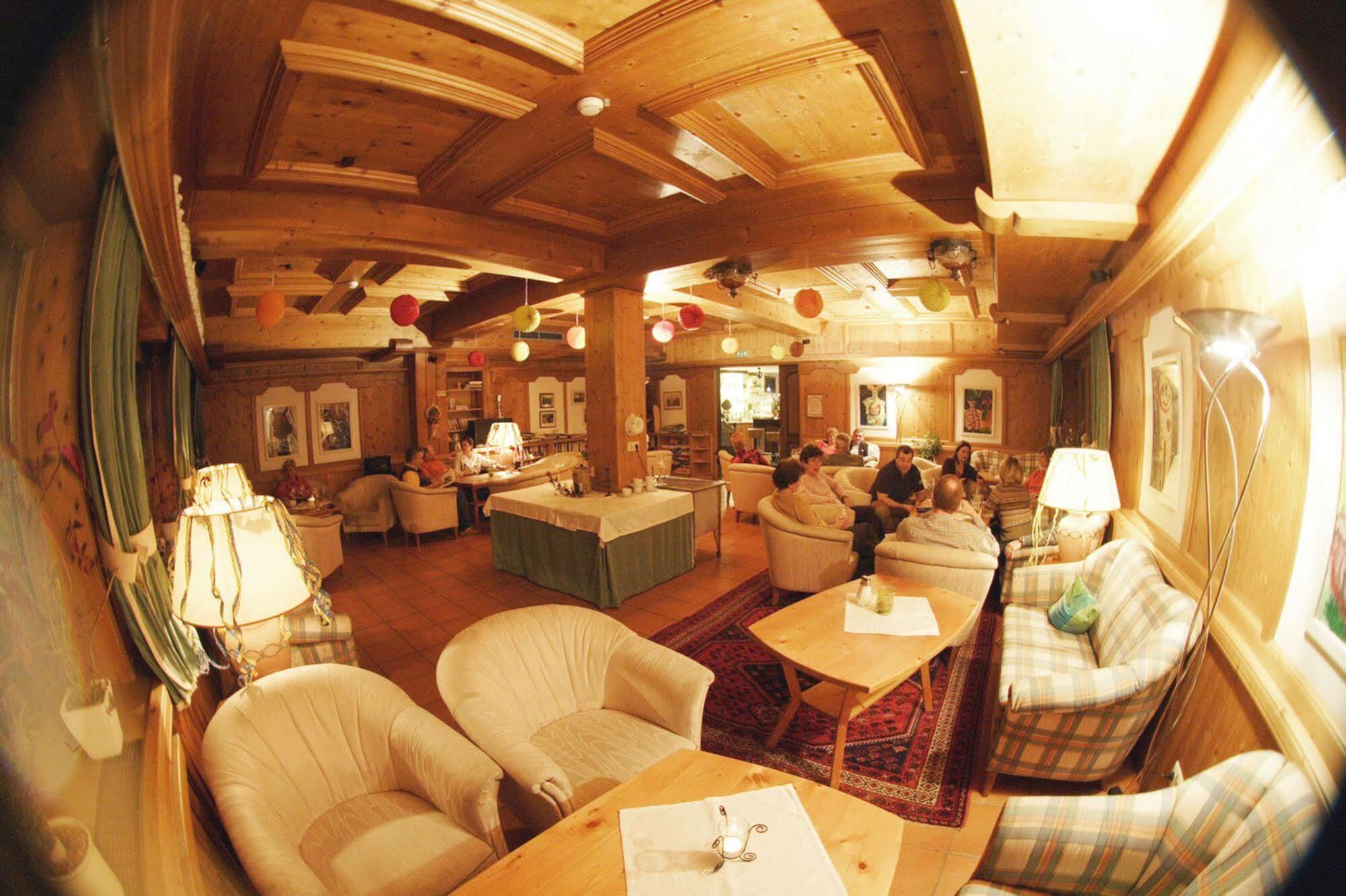 Natur-&Wanderhotel Tuxertal Eksteriør billede